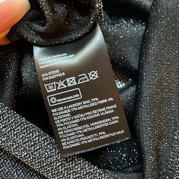 ✨ H&M Y2K Sparkly Crop Top ✨
Size: L 🤍 - Picture 10 of 13